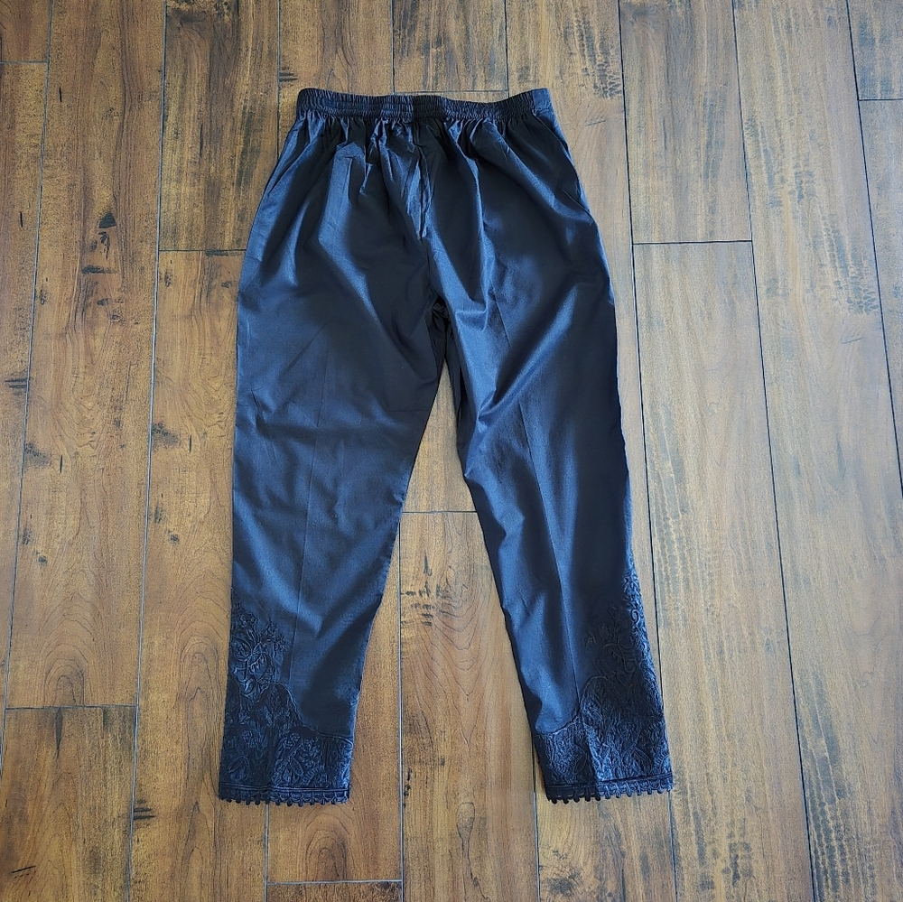 Women's Baroque Embroidered Black Cotton Casual Straight Pants Size Medium - Picture 3 of 7